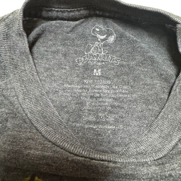 Snoopy Peanuts Shirt Mens Medium M Short Sleeve Woodstock Angry Birds Knit Gray - Picture 4 of 9